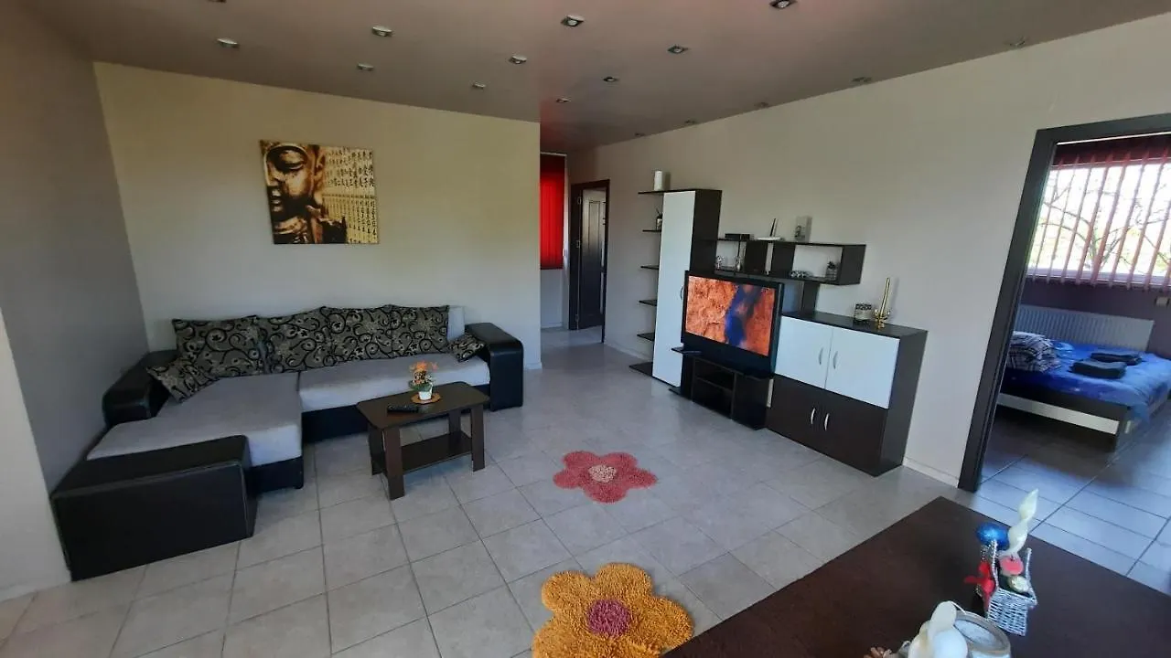 Apartment Spacious, Modern Condo In New Villa - Sleeps 6 Bucharest