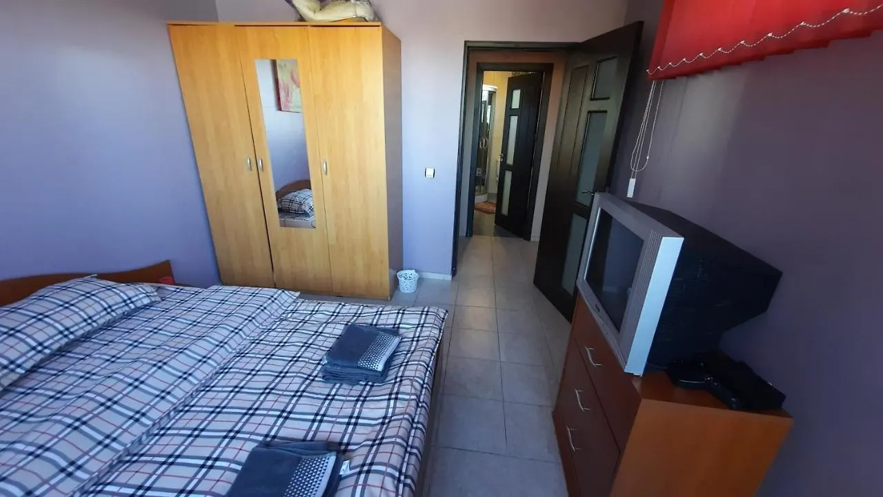 Spacious, Modern Condo In New Villa - Sleeps 6 Bucharest Romania