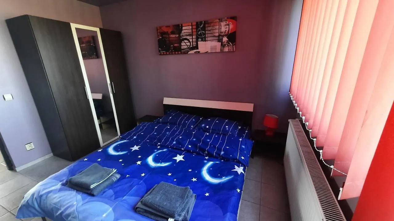 Spacious, Modern Condo In New Villa - Sleeps 6 Bucharest Apartment