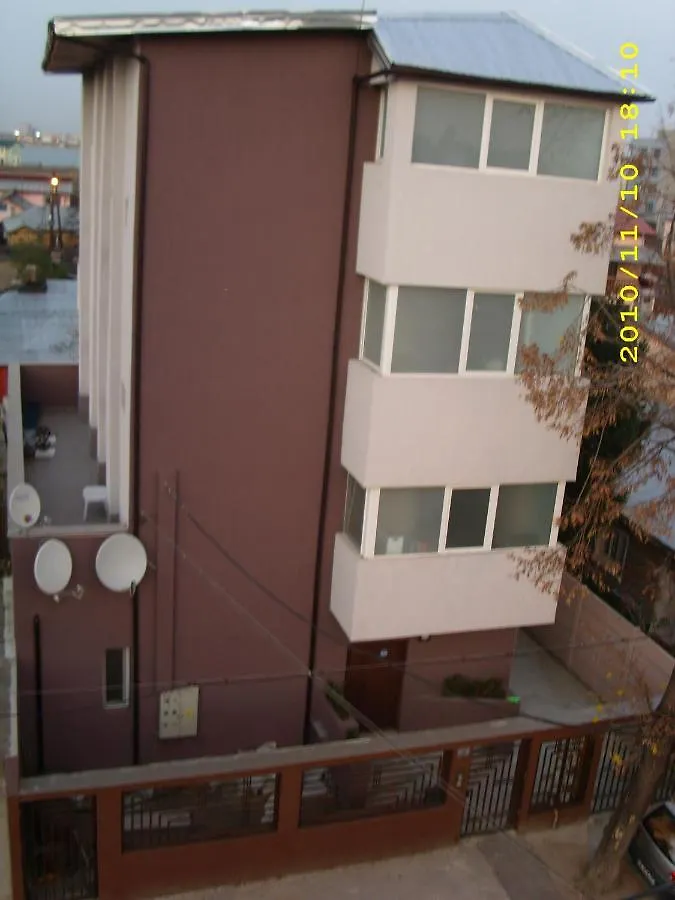 Spacious, Modern Condo In New Villa - Sleeps 6 Bucharest Apartment
