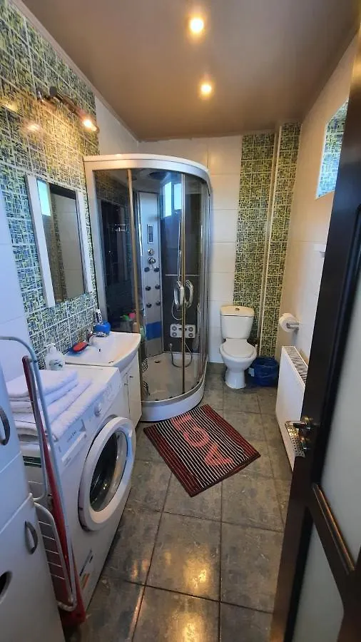Spacious, Modern Condo In New Villa - Sleeps 6 Bucharest